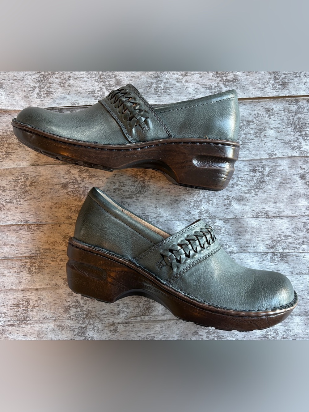 NEW w/o Tags Born b.o.c. Peggy clog in denim blue faux leather Women's size 8